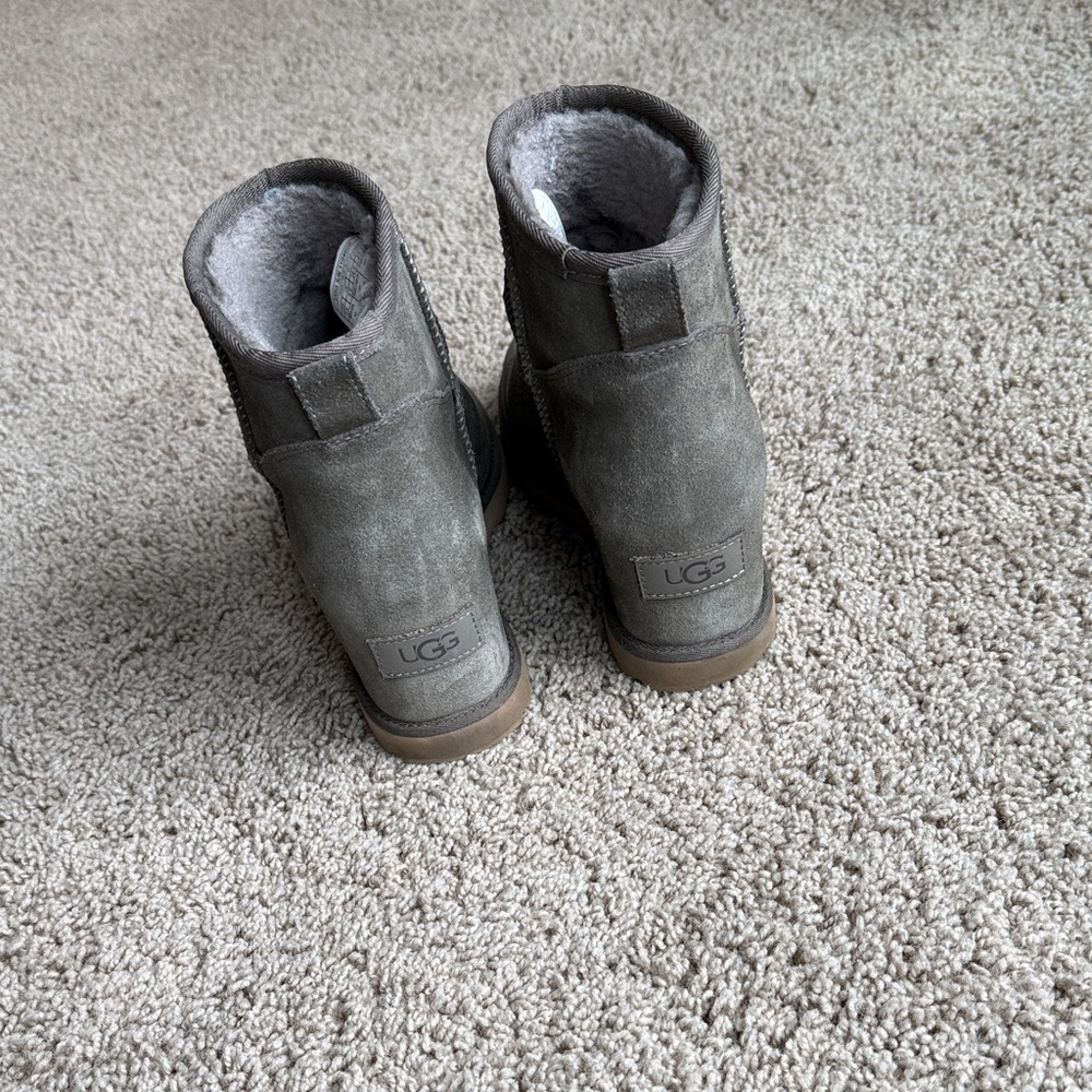 UGG Classic Femme Mini Suede Boots - Picture 4 of 10